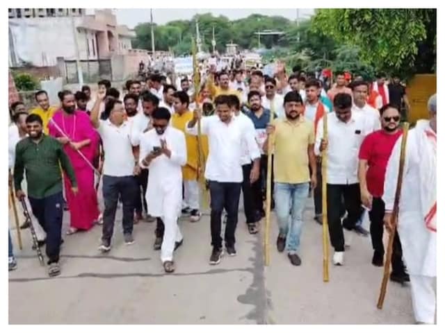 दौसा में रूपांतरण पर हंगामा! हिंदू संगठनों ने चर्च के बाहर प्रदर्शन किया, पुलिस ..