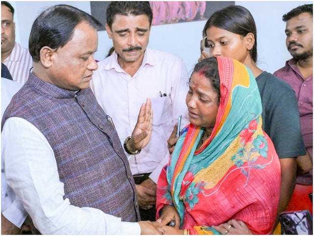 95% झुलसी छात्रा की हालत गंभीर, AIIMS में मौत से जूझ रही, CM माझी ने क्या कहा? 95% झुलसी छात्रा की हालत गंभीर, AIIMS में मौत से जूझ रही, CM माझी ने क्या कहा?