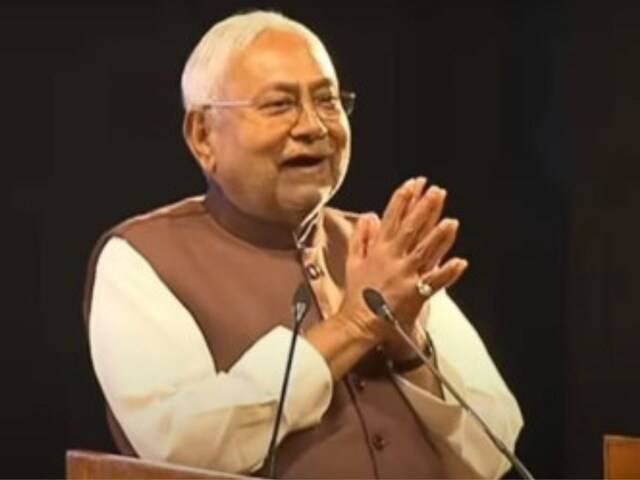 JDU दफ्तर में PM मोदी की तस्वीर, CM नीतीश का सियासी शिफ्ट, मजबूरी या रणनीति?