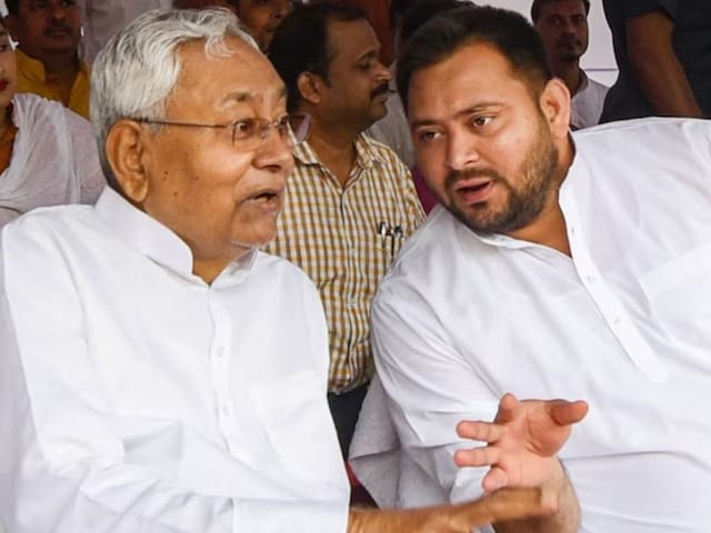 तेजस्वी लेकर आए एक और योजना... चाचा-भतीजे की जंग में कौन मारेगा बाजी? तेजस्वी लेकर आए एक और योजना... चाचा-भतीजे की जंग में कौन मारेगा बाजी?