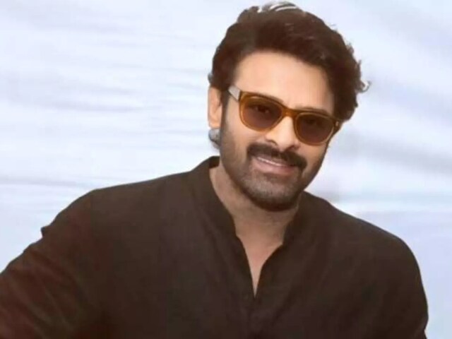 Giant comedian hospital admitted, Prabhas helped 50 lakh rupees Giant comedian hospital admitted, Prabhas helped 50 lakh rupees