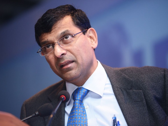 पूर्व गवर्नर रघुराम राजन ने दी बड़ी सलाह! सरकारी कर्मचारियों से जुड़ा है मामला पूर्व गवर्नर रघुराम राजन ने दी बड़ी सलाह! सरकारी कर्मचारियों से जुड़ा है मामला