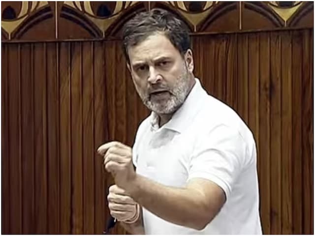 ऑपरेशन सिंदूर में भारत कैसे 'ढाई मोर्चे' पर लड़ रहा था? राहुल पर बरसे ठाकुर ऑपरेशन सिंदूर में भारत कैसे 'ढाई मोर्चे' पर लड़ रहा था? राहुल पर बरसे ठाकुर