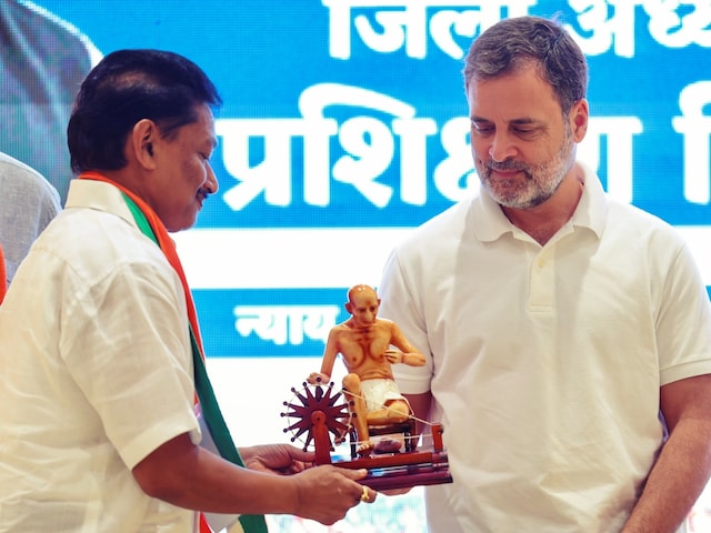 राहुल आज के महात्मा, आंबेडकर, फुले… चाटुकारिता में कांग्रेसियों का नया रिकॉर्ड राहुल आज के महात्मा, आंबेडकर, फुले… चाटुकारिता में कांग्रेसियों का नया रिकॉर्ड