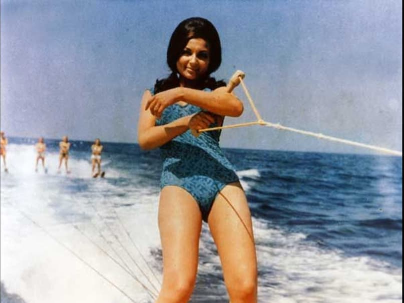 sharmila tagore fashion style, sharmila tagore fashion trend, sharmila tagore saree style, kareena kapoor mother-in-law, bikini girl sharmila tagore