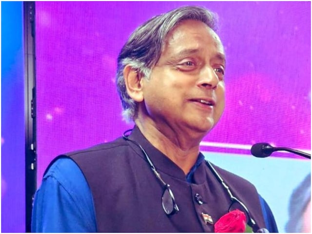 वे कौन हैं और पार्टी में उनका रोल क्या है?शशि थरूर ने केरल कांग्रेस पर कसा तंज वे कौन हैं और पार्टी में उनका रोल क्या है?शशि थरूर ने केरल कांग्रेस पर कसा तंज