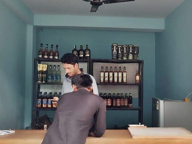 ठेकदार को सरकार का डर नहीं...मंत्री के आदेश के बावजूद भी बंद नहीं हुआ ठेका