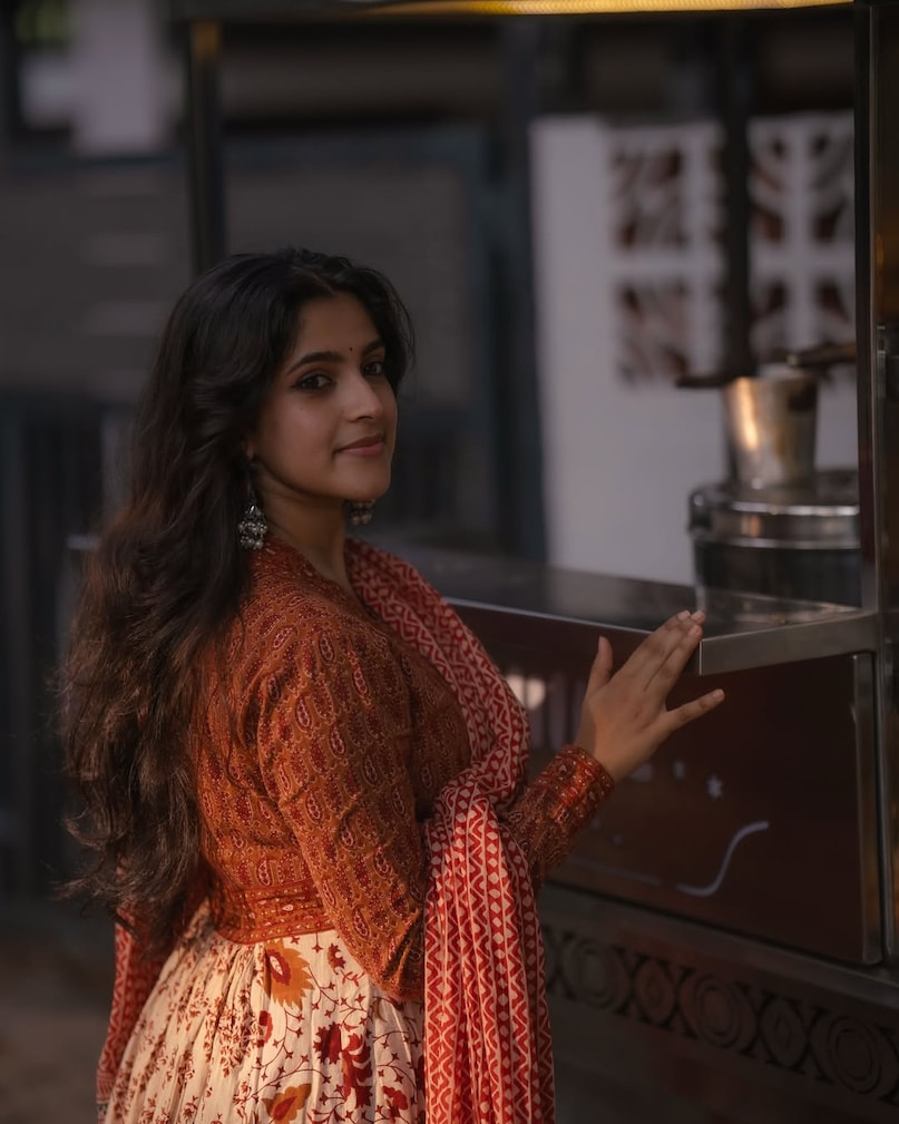 Meenakshi Dinesh,  Meenakshi Dinesh News, Meenakshi Dinesh wants to work with 49 year old superstar Suriya, Meenakshi Dinesh age, Meenakshi Dinesh Films, who is Meenakshi Dinesh, मीनाक्षी दिनेश, मीनाक्षी दिनेश न्यूज, मीनाक्षी दिनेश सूर्या के साथ काम करना चाहती हैं, मीनाक्षी दिनेश की उम्र, मीनाक्षी दिनेश फिल्म्स, कौन हैं मीनाक्षी दिनेश