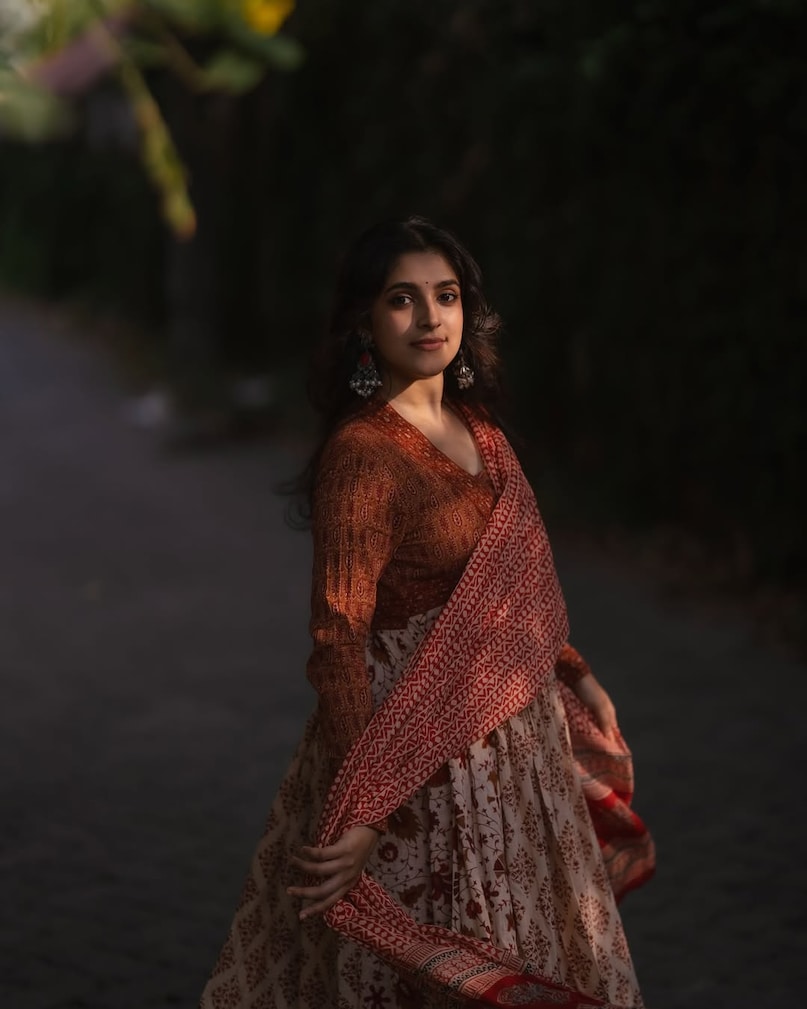 Meenakshi Dinesh,  Meenakshi Dinesh News, Meenakshi Dinesh wants to work with 49 year old superstar Suriya, Meenakshi Dinesh age, Meenakshi Dinesh Films, who is Meenakshi Dinesh, मीनाक्षी दिनेश, मीनाक्षी दिनेश न्यूज, मीनाक्षी दिनेश सूर्या के साथ काम करना चाहती हैं, मीनाक्षी दिनेश की उम्र, मीनाक्षी दिनेश फिल्म्स, कौन हैं मीनाक्षी दिनेश