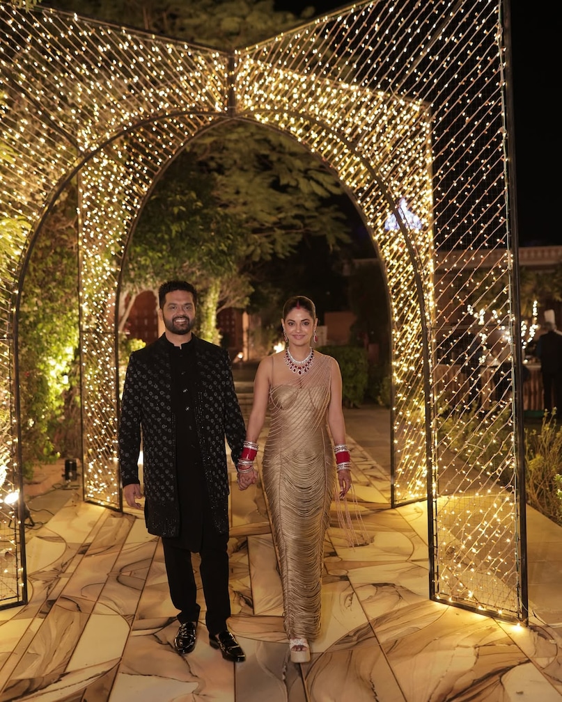 Priyanka Chopra, Chopra sisters, Parineeti Chopra, Meera Chopra, Mannara Chopra, Priyanka chopra sisters, Bollywood actresses ,Bollywood cousins, Chopra family , Chopra sisters in acting, Parineeti Chopra movies, Meera Chopra South films, Mannara Chopra Bigg Boss, Bollywood celebrity families ,  प्रियंका चोपड़ा, मन्नारा चोपड़ा, मीरा चोपड़ा, परिणीति चोपड़ा