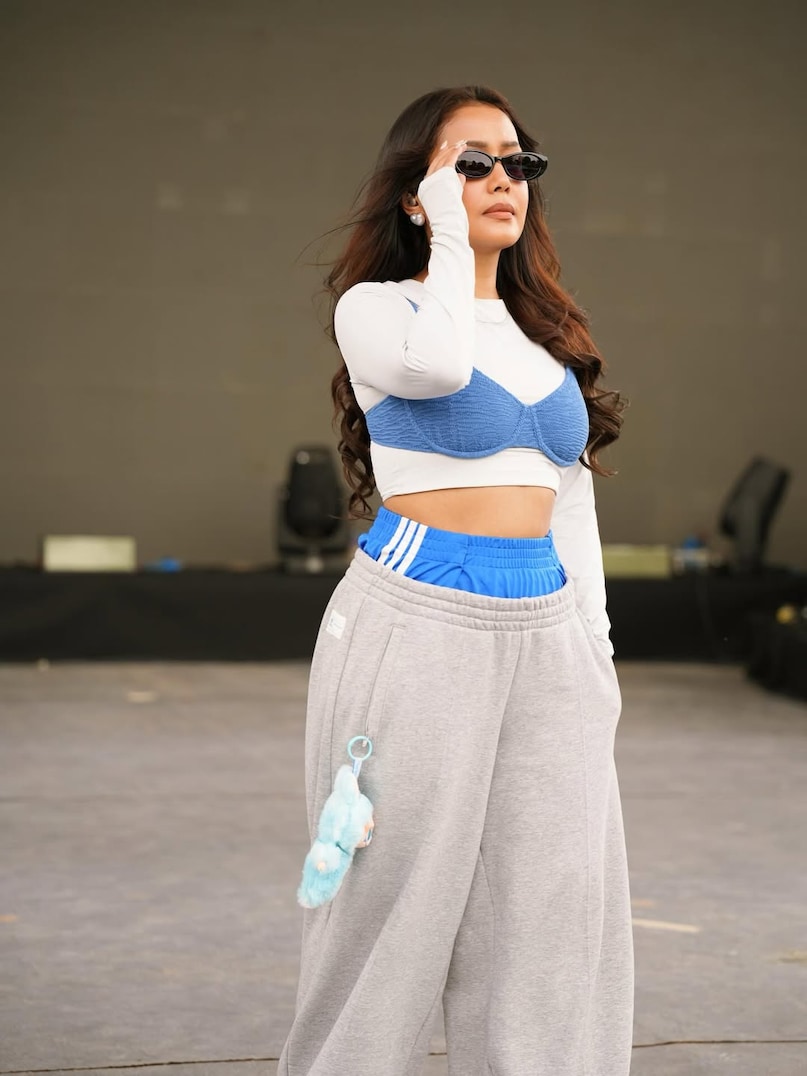 Neha Kakkar, Neha Kakkar News, Neha Kakkar Brutally Trolled, Neha Kakkar Brutally Trolled after wears Bra Over White Top, Neha Kakkar with Labubu, Neha Kakkar Song, Neha Kakkar latest Pics, नेहा कक्कड़, नेहा कक्कड़ न्यूज, नेहा कक्कड़ हुईं ट्रोल, सफेद टॉप के ऊपर नेहा कक्कड़ ने पहली ब्रा, लबूबू के साथ नेहा कक्कड़ ने दिए पोज, नेहा कक्कड़ के गानें, नेहा कक्कड़ की लेटेस्ट तस्वीरें ताजा तस्वीरें
