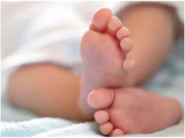 DNA टेस्ट कराते ही उड़े होश, सरोगेसी के नाम पर चल रहा था बच्चा बेचने का रैकेट DNA टेस्ट कराते ही उड़े होश, सरोगेसी के नाम पर चल रहा था बच्चा बेचने का रैकेट