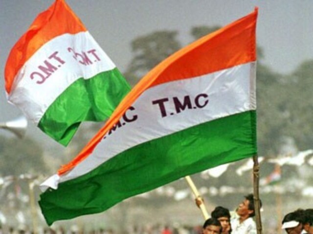 पश्चिम बंगाल में ये क्या हो रहा? इधर TMC नेता की हत्या, उधर कार में BJP  नेत्री संग जाम छलकाते मिले टीएमसी लीडर - News18 हिंदी