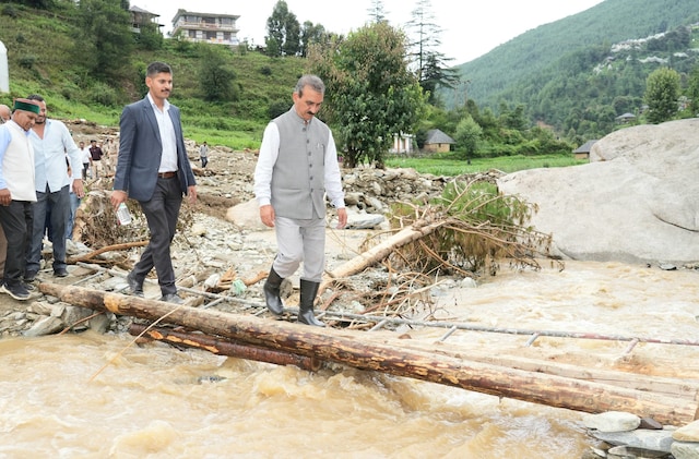 आपदा के बाद हिमाचल में लगी वादों की झड़ी,  पीड़ितों को 7 लाख देकर CM सुक्खू ने