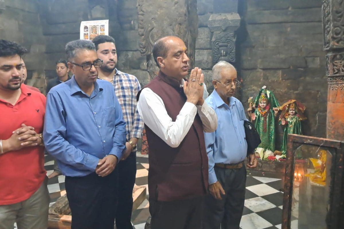 पूर्व सीएम जयराम ठाकुर ने दानी सज्जनों से क्या कहा भूतनाथ मंदिर में टेका माथा