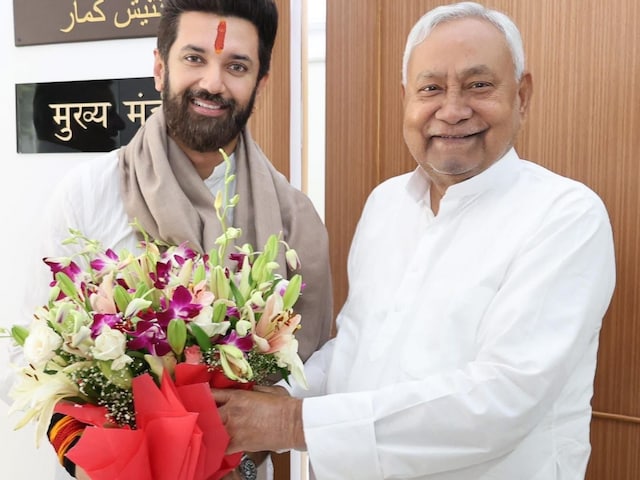 JDU ने चिराग को ललकारा, PK ने दी सलाह! बिहार में छिड़ी ये सियासी जंग JDU ने चिराग को ललकारा, PK ने दी सलाह! बिहार में छिड़ी ये सियासी जंग