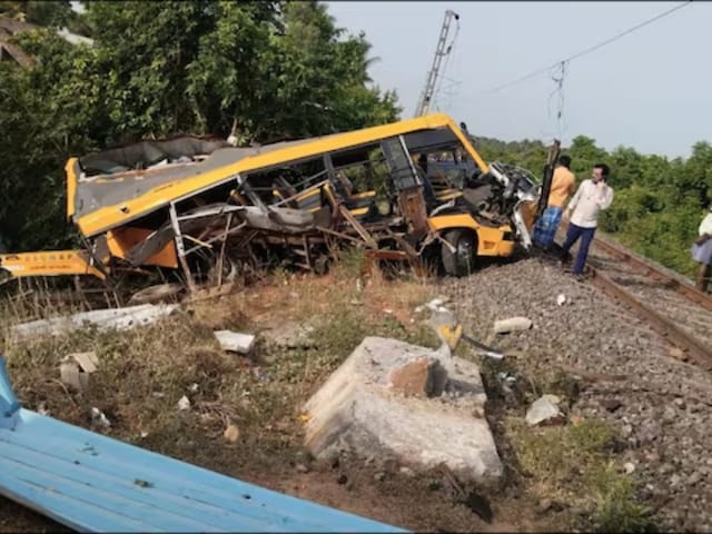 गेट खोलो, लेट हो रहा..,बस ड्राइवर की जल्दबाजी से 3 मासूमों की मौत गेट खोलो, लेट हो रहा..,बस ड्राइवर की जल्दबाजी से 3 मासूमों की मौत