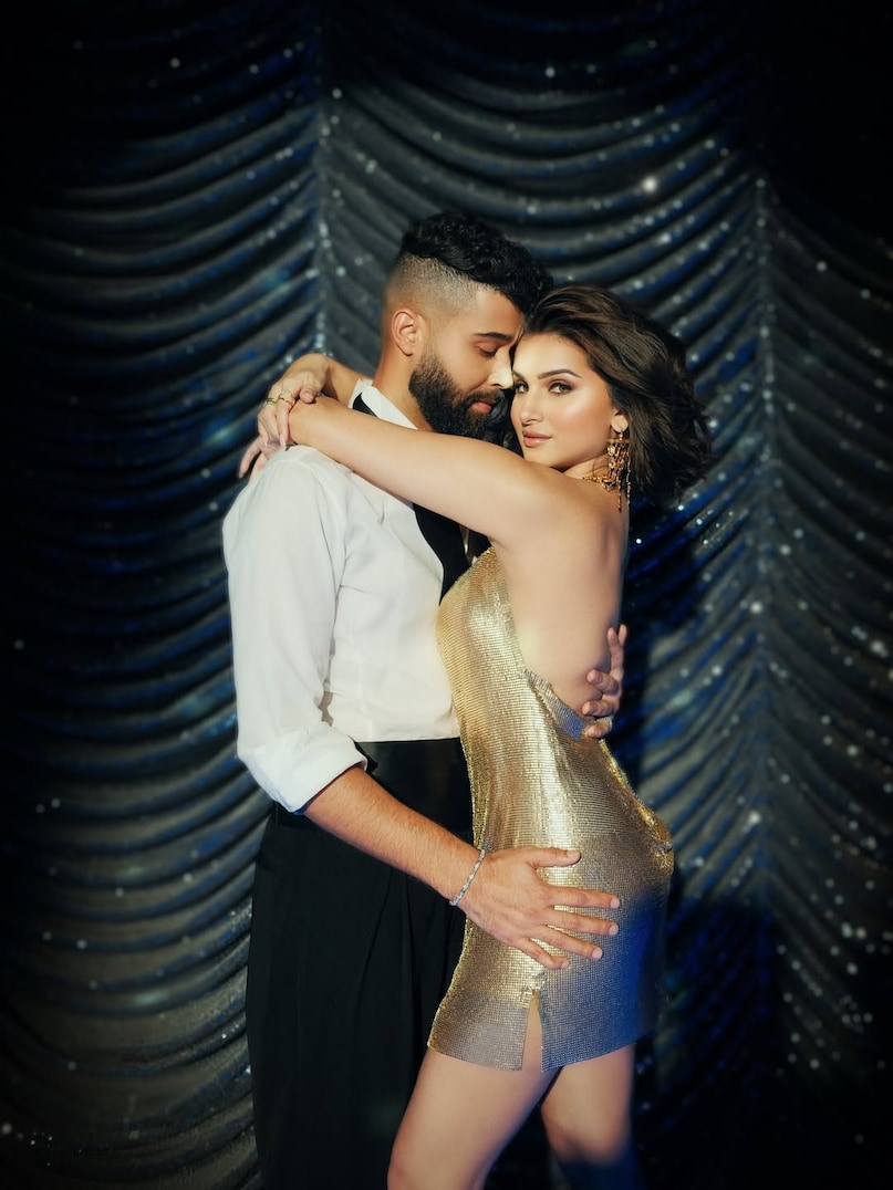 Tara Sutaria, Tara Sutaria boyfriend, Tara Sutaria veer pahadiya, veer pahadiya Tara Sutaria, veer pahadia girlfriend, AP Dhillon, Thodi Si Daaru, Shreya Ghoshal, Veer Pahariya, aadar jain and tara, Veer Pahariya and Tara Sutaria love story