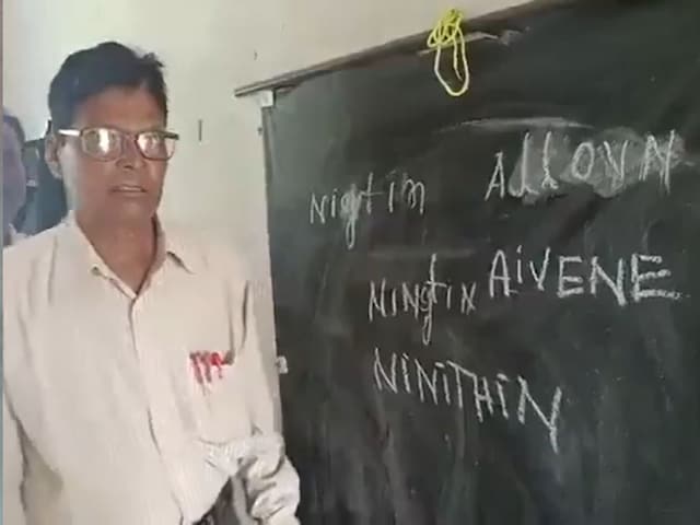हद है! 5 साल से बच्चों को पढ़ा रहे अंग्रेजी, खुद नहीं लिख पाए सही स्पेलिंग