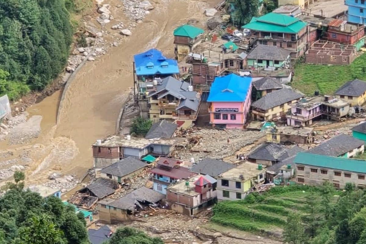 Mandi Flood में भीषण त्रासदी 13 शव बरामद, 29 लोग लापता, 148 घर तबाह 9 Himachal Cloud Burst: 10 मौतें, मंडी में 34 लोग अब भी लापता, हिमाचल प्रदेश में जमकर बरपा कुदरत का कहर, 406 रोड और 1515 ट्रांसफार्मर ठप - News18 हिंदी