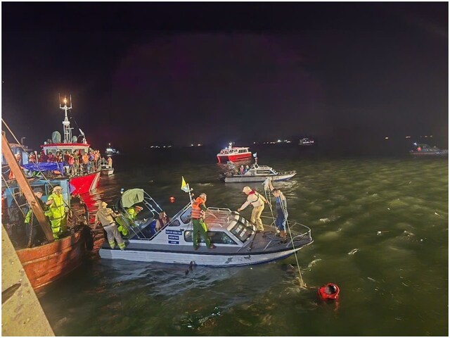Tourist boat overturned in Vietnam, 34 killed, miraculously 14 year old child