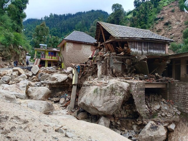 हिमाचल में बड़ी त्रासदीः 60000 लोगों पर संकट, 250 लैंडस्लाइड से दहला वादियां