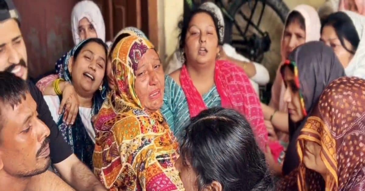 पतंगबाजी से टूट गई 13 साल के तनिष्क की जिदंगी की डोर, बिजली विभाग सोता रहा, दो दोस्त बाल-बाल बचे