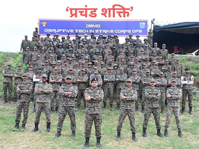 मेरठ में भारतीय सेना का ‘प्रचंड शक्ति’ अभ्यास, ड्रोन, AI और रोबोट से लैस फौज मेरठ में भारतीय सेना का ‘प्रचंड शक्ति’ अभ्यास, ड्रोन, AI और रोबोट से लैस फौज