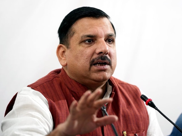 AAP का वार! संजय सिंह ने संसद में पूछा- क्या यूपी में बच्चों का स्कूल बंद होगा