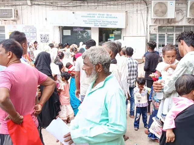 आबादी से अधिक आधार कार्ड कैसे बन गए, क्या है इसके पीछे का असल खेल? आबादी से अधिक आधार कार्ड कैसे बन गए, क्या है इसके पीछे का असल खेल?