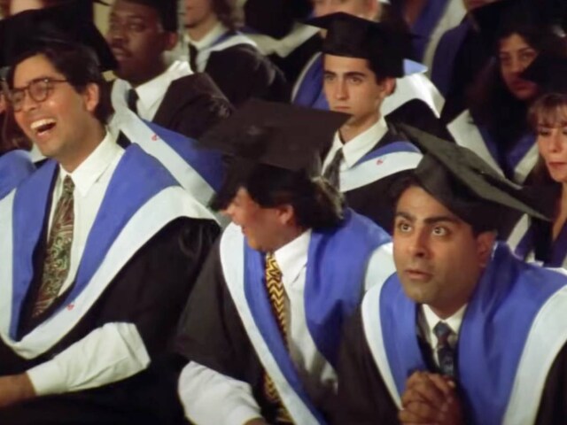 1995 की ब्लॉकबस्टर, सुपरस्टार संग अनुपम खेर ने मिलकर गढ़ा था ये डायलॉग, आज भी जिसकी दी जाती है मिसाल
