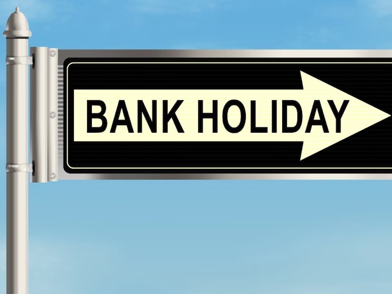 आरबीआई के बैंक हॉलिडे कैलेंडर के मुताबिक, देशभर में इस महीने करीब आधे दिनों तक बैंक काम नहीं करेंगे. ऐसे में ग्राहकों को अपने जरूरी काम पहले से प्लान कर लेने चाहिए, वरना कैश निकालने या चेक जमा करने में परेशानी हो सकती है. खासतौर पर 12 से 18 अप्रैल के बीच छुट्टियां लगातार पड़ने वाली हैं. आरबीआई के बैंक हॉलिडे कैलेंडर के मुताबिक, देशभर में इस महीने करीब आधे दिनों तक बैंक काम नहीं करेंगे. ऐसे में ग्राहकों को अपने जरूरी काम पहले से प्लान कर लेने चाहिए, वरना कैश निकालने या चेक जमा करने में परेशानी हो सकती है. खासतौर पर 12 से 18 अप्रैल के बीच छुट्टियां लगातार पड़ने वाली हैं.