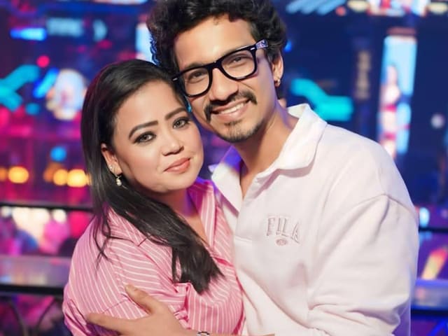 Bharti Singh, who is going to become a mother for the second time, flaunted baby bump to fans good news! Bharti Singh, who is going to become a mother for the second time, flaunted baby bump to fans good news!