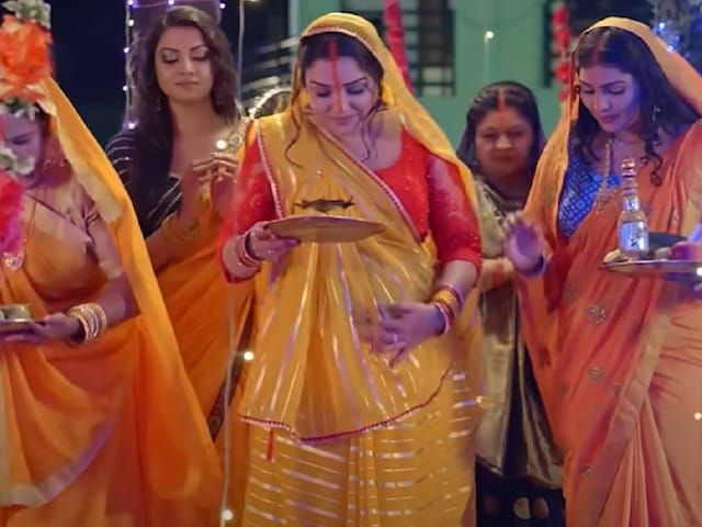 'Saiya Mor Chanwa Suraj Jas Jas Chamkat Rahe' .... Sanskari avatar of Amrapali Dubey 'Saiya Mor Chanwa Suraj Jas Jas Chamkat Rahe' .... Sanskari avatar of Amrapali Dubey