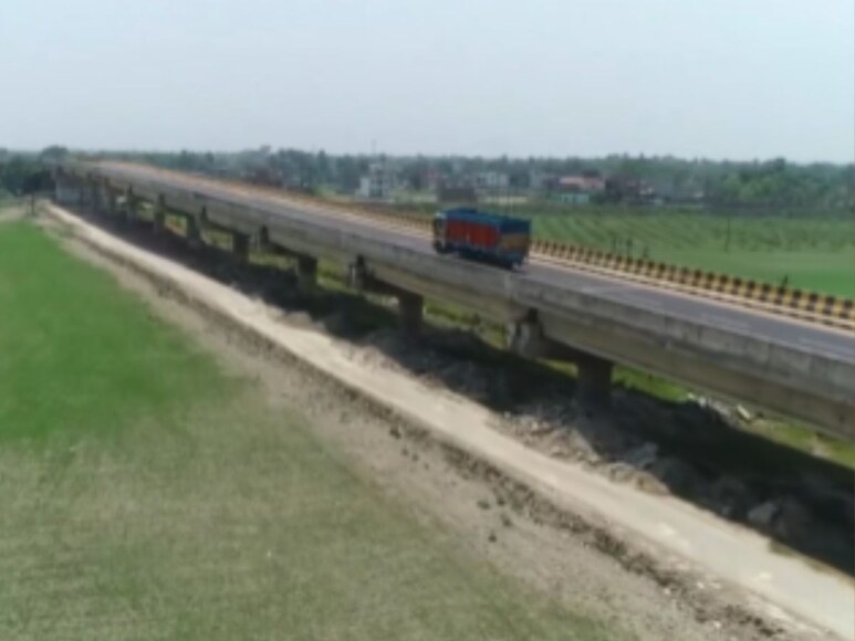 bihar chunav, tejashwi yadav, tejashwi yadav social media post, patna to jamui distance by road, lalu rabri government patna to jamui distance, bihar chunav 2025, bihar assembly elections news, cm nitish kumar development modul hit in bihar, तेजस्वी यादव, पटना से जमुई की दूरी, लालू-राबड़ी राज में पटना से जमुई कितने घंटे में पहंचते थे, जेडीयू, बिहार एनडीए, आरजेडी, 