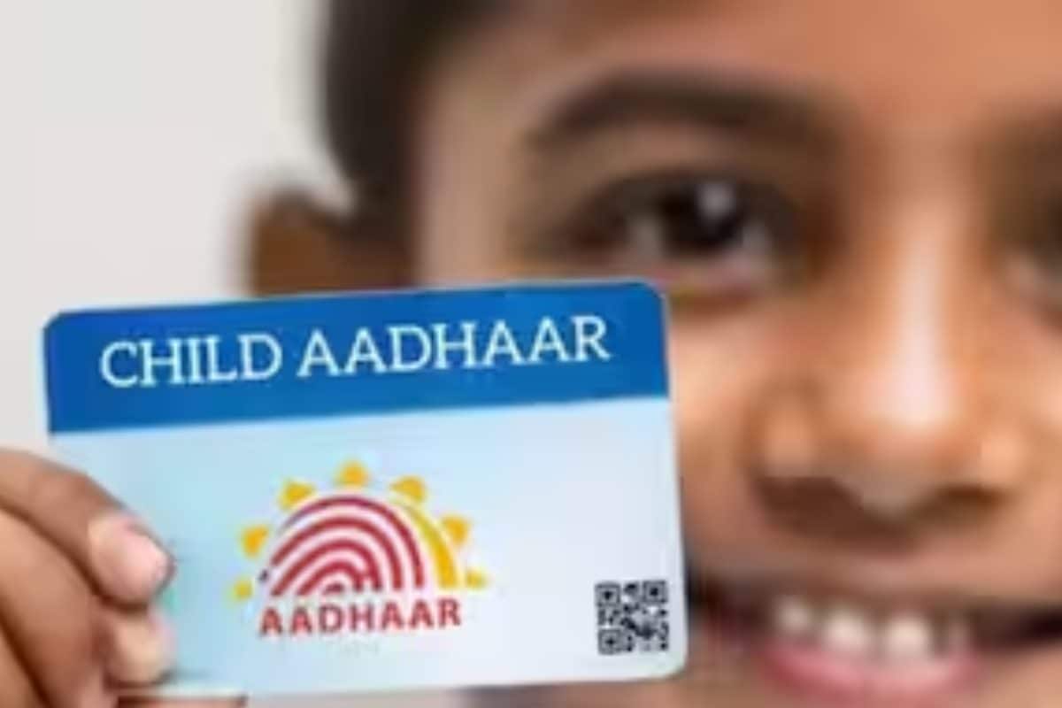 कब अपडेट कराना जरूरी है बच्‍चों का आधार कार्ड भीड़ से बचने के लिए क्‍या करें