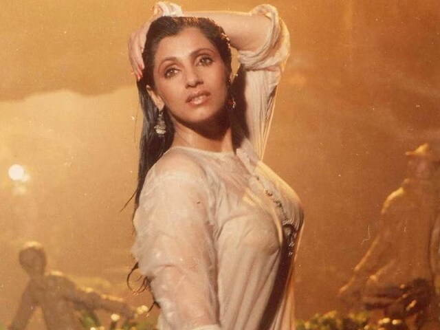 Dimple Kapadia's romantic song, seeing the bold scene which caused sensation