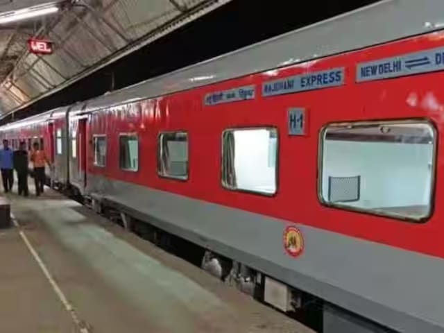 लखनऊ से दिल्ली जाने वाली ट्रेनों का नाम, टाइम, दोनों जान लीजिए लखनऊ से दिल्ली जाने वाली ट्रेनों का नाम, टाइम, दोनों जान लीजिए