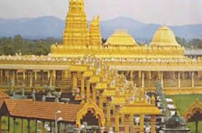 श्रीलक्ष्मी नारायणी गोल्डन टेंपल तमिलनाडु में थिरुमलाइकोडी (मलाइकोडी) वेल्लोर में छोटी पहाड़ियों के तल पर श्रीपुरम आध्यात्मिक पार्क में स्थित है. यह वेल्लोर शहर से मात्र 10 किमी और तिरुपति से करीब 120 किमी दूर है. यह जगह चेन्नई से 145 किमी, पुडुचेरी से 160 किमी और बेंगलुरु से 200 किमी की दूरी पर है.
