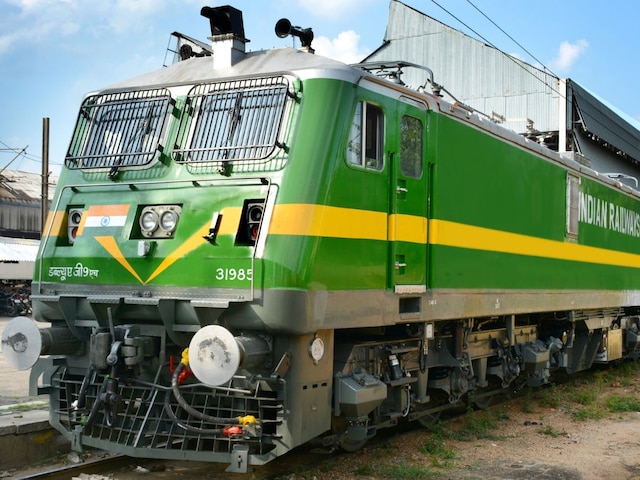 Railways are getting rich with electricity from solar plants, earning millions Railways are getting rich with electricity from solar plants, earning millions