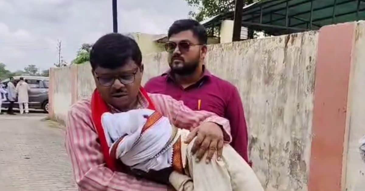 after being framed in false dwory case etawah man ends life due to humiliation by wife: झूठे मुदकमे से नौकरी चली गई, अब घर चलो या फिर फैसला करो… ससुराल में पत्नी ने किया अपमानित, इटावा के शख्स ने जहर खाकर दे दी जान
