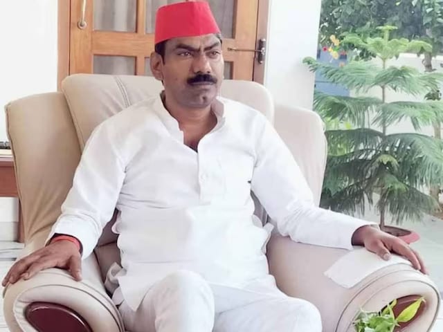 सपा नेता गुलशन यादव की बढ़ी मश्किलें, घोषित हुआ 50 हजार का इनाम, राजा भैया के खिलाफ लड़ा था चुनाव सपा नेता गुलशन यादव की बढ़ी मश्किलें, घोषित हुआ 50 हजार का इनाम, राजा भैया के खिलाफ लड़ा था चुनाव