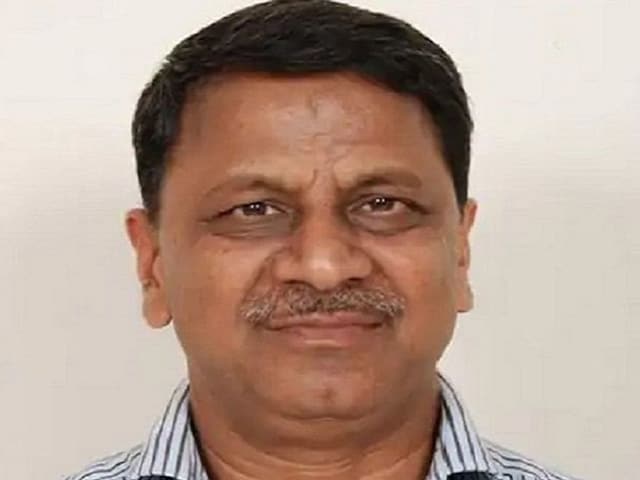 लोक सेवक या खाने वाले? करोड़ों में लाखों और संपत्ति का ias tayal वेतन