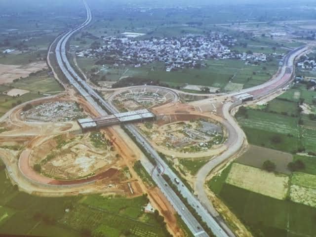 Noida News : YEIDA का ये प्लान बना देगा किसानों को करोड़पति… भारी मुआवजे के साथ मिलेगा प्लॉट में हिस्सा Noida News : YEIDA का ये प्लान बना देगा किसानों को करोड़पति… भारी मुआवजे के साथ मिलेगा प्लॉट में हिस्सा