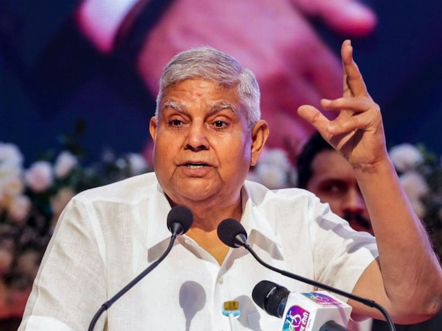 डॉक्टरों ने दी थी चेतावनी...अब इस्तीफा, जानें किन बीमारियों से जूझ रहे धनखड़