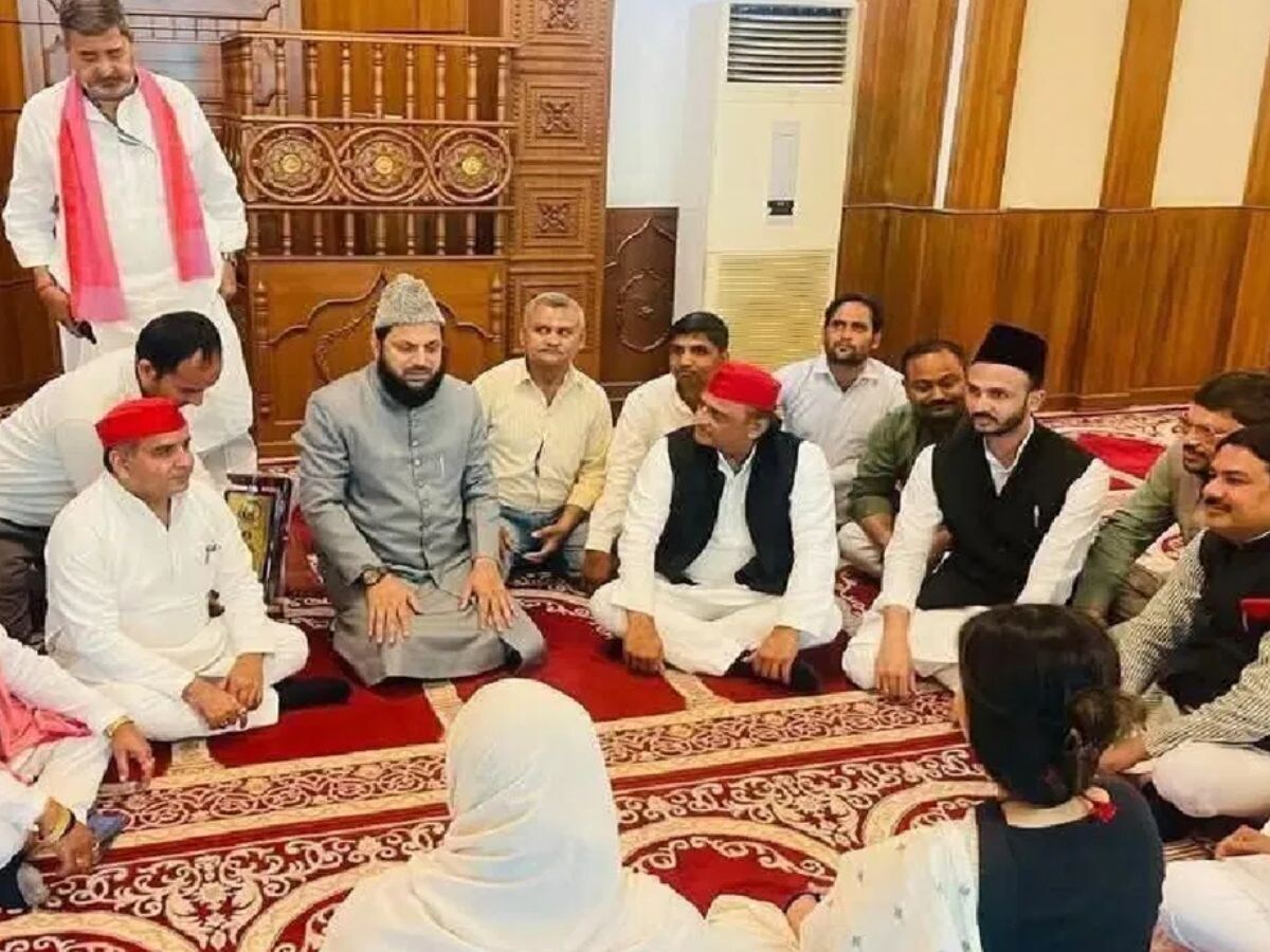 akhilesh yadav masjid meeting