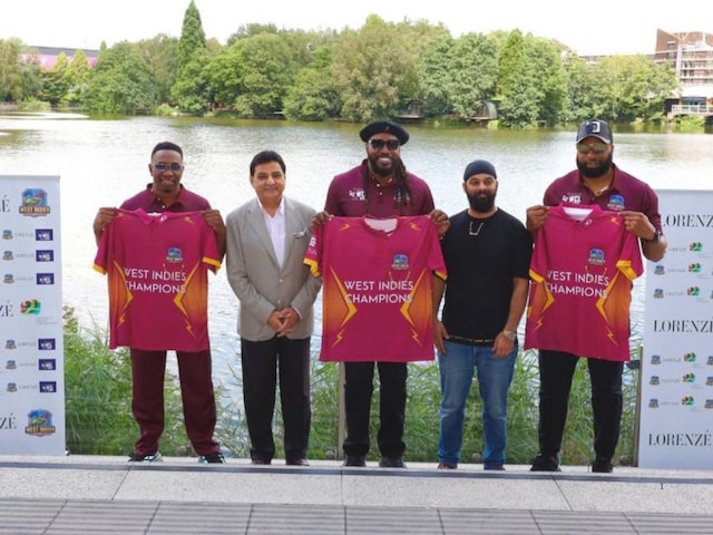 Wearing a gold jersey, 'West Indies', the most expensive kit in history Wearing a gold jersey, 'West Indies', the most expensive kit in history