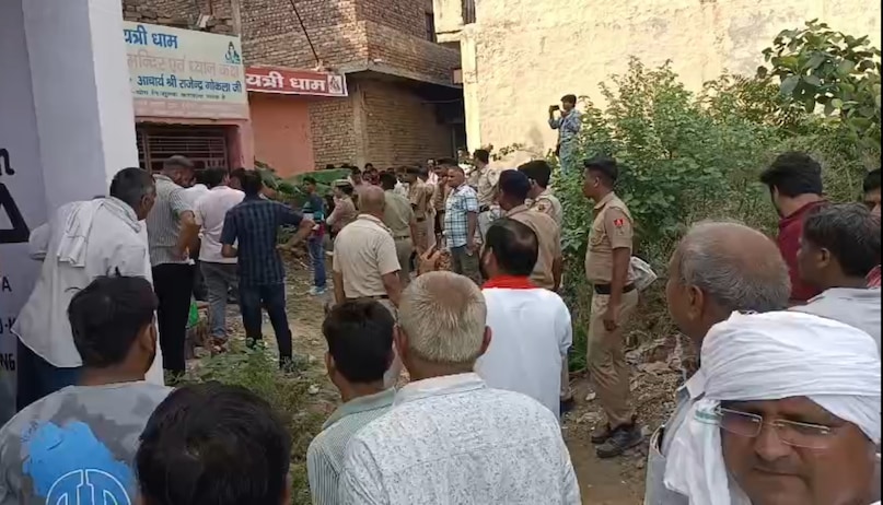 कितने आश्चर्यजनक लोग हैं! गंदे खेल धर्म की आड़ में, मंदिर को सार्वजनिक टॉयलेज, प्रशासन सील पर कब्जा करके कब्जा कर लिया गया था 1 kaithal 2025 07 c3f0ac5ac96f5a96016fbd490daede8e