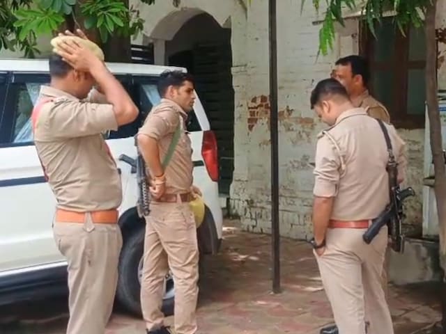 छुट्टी लेकर गए और अब हैं ‘लापता’… कानपुर में 161 पुलिसवाले गायब छुट्टी लेकर गए और अब हैं ‘लापता’… कानपुर में 161 पुलिसवाले गायब