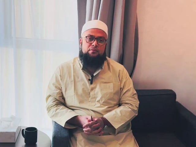 डिंपल यादव को लेकर मौलाना साजिद रशीदी के बयान पर देवबंदी उलमा का दो टूक जवाब डिंपल यादव को लेकर मौलाना साजिद रशीदी के बयान पर देवबंदी उलमा का दो टूक जवाब